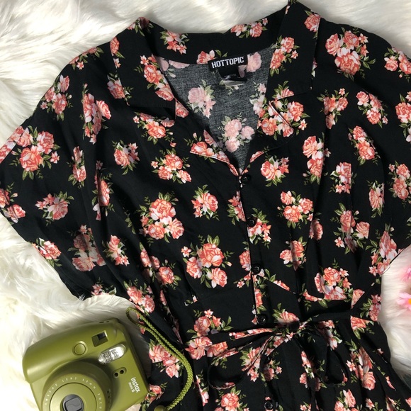 Hot Topic Dresses & Skirts - Hot Topic Rose Floral Button Up Dress Size XL